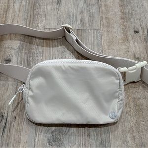 EUC Lululemon everywhere belt bag